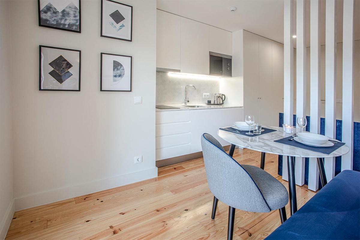 Orm - Martires & Pinheiro Apartments Porto Bagian luar foto
