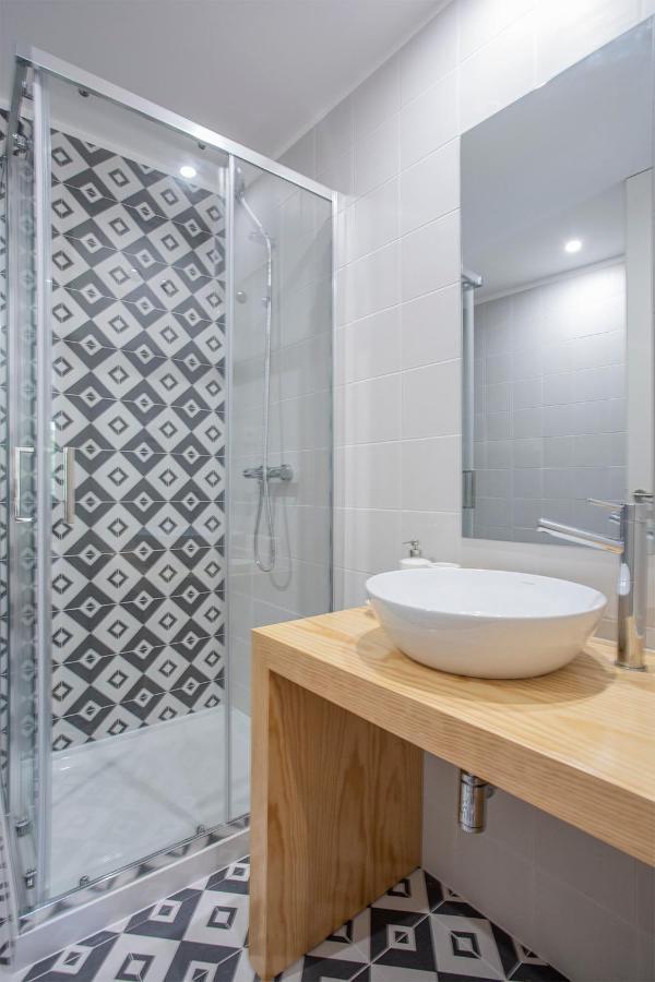 Orm - Martires & Pinheiro Apartments Porto Bagian luar foto